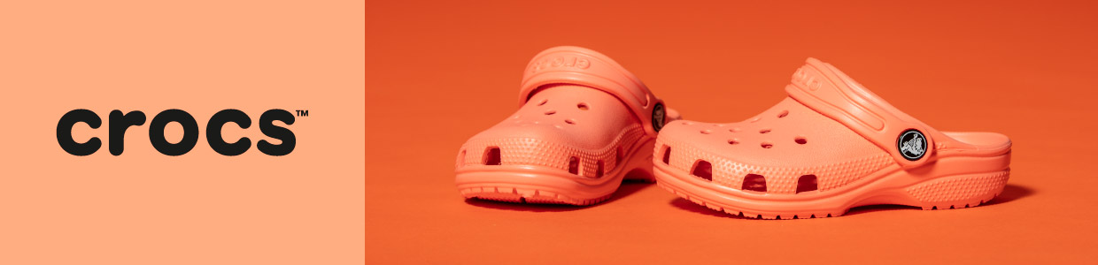 Crocs Schuhe Ton in Ton mit Hintergrund