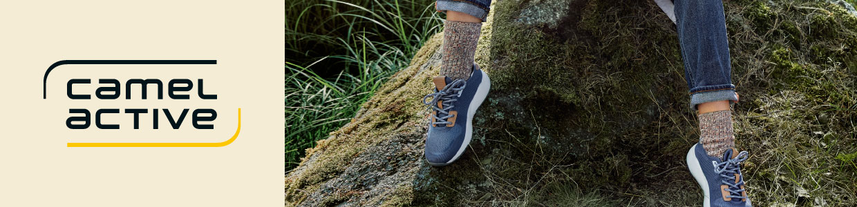 Mann und Frau laufen durch Natur mit Camel Active Schuhen